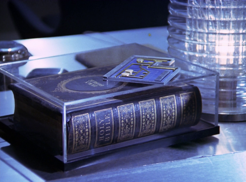 Fichier:Émetteur miniature dans Buck Rogers.png